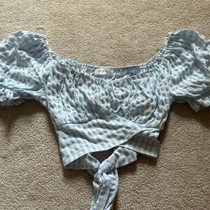 Vestiqe cropped  blue gingham size small